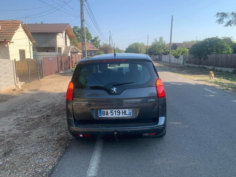 Vand peugeot 5008 2010