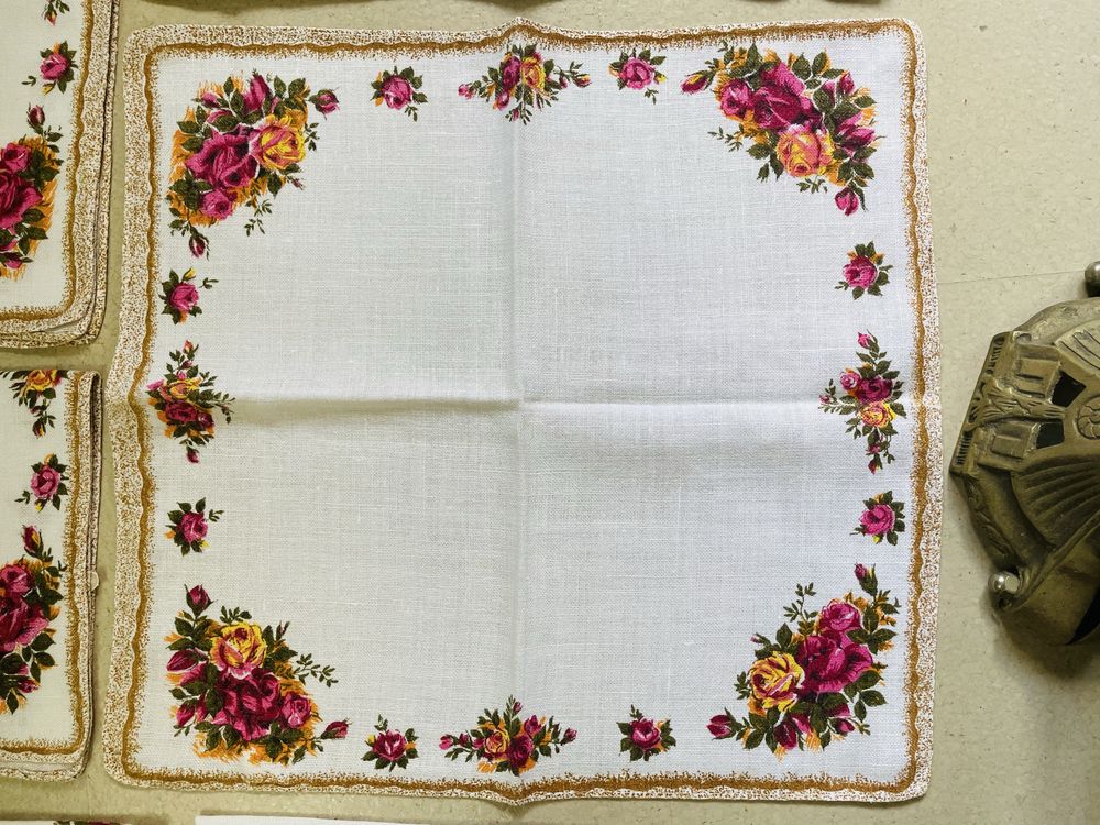Royal Albert красиви текстилни салфетки от Англия