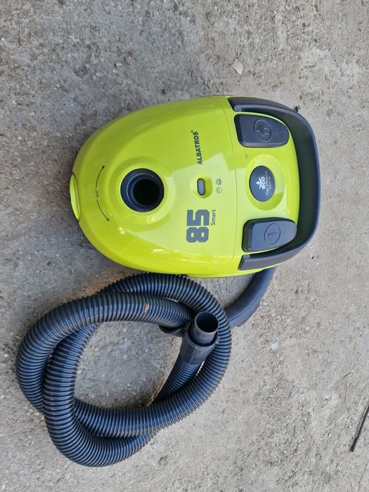 Vand aspiratoare puternice foarte curate cu accesorii
