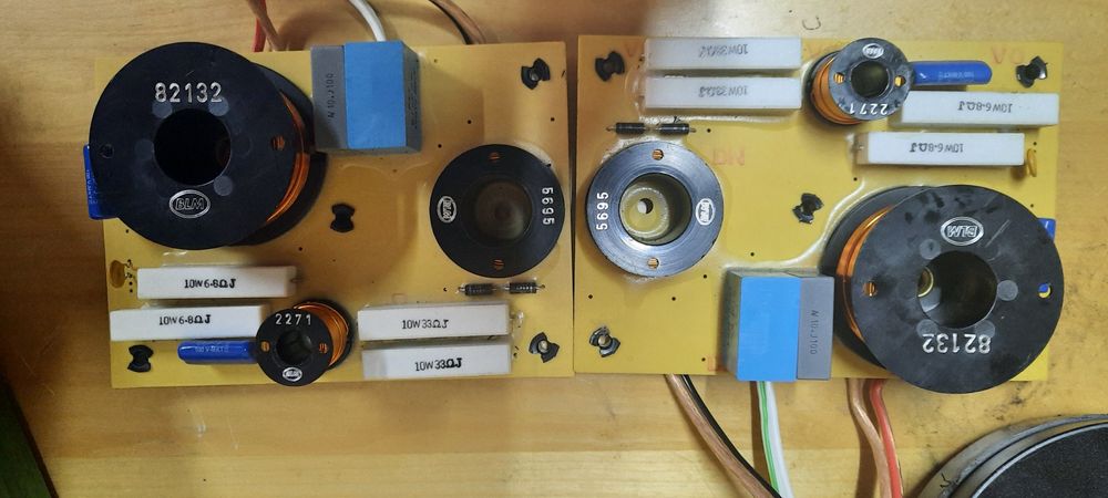 Vând 2 filtre cu drivere înalte  originale ZECK ASP 1502