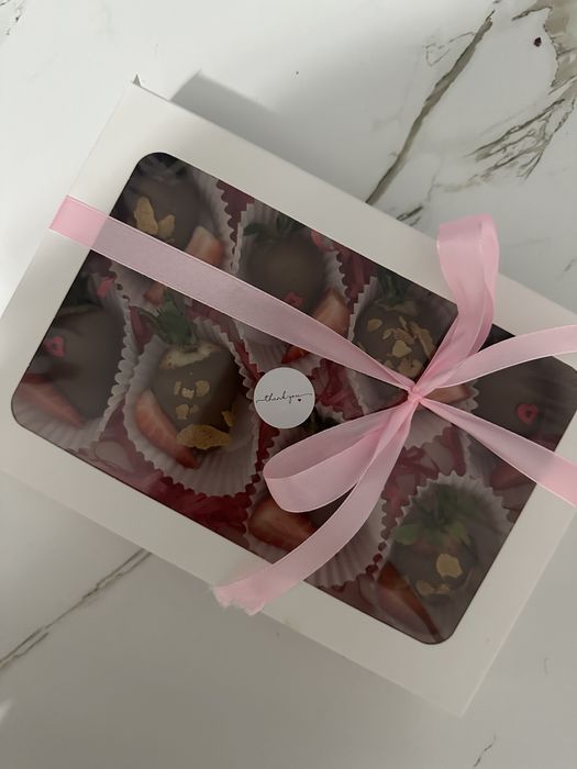 Клубника в шоколаде малина голубика финики гранат в шокодаде 8 марта