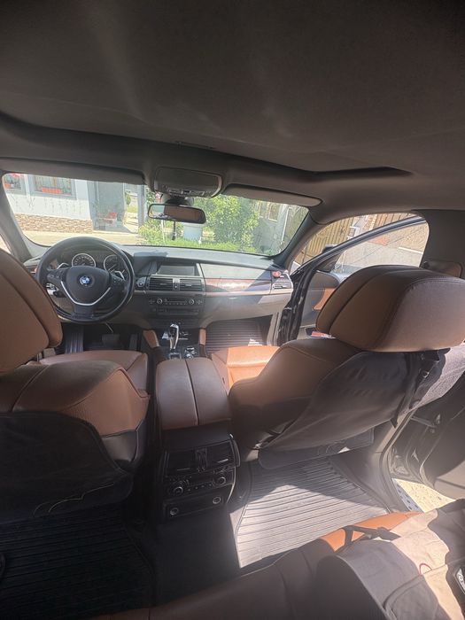 Bmw x 6 . Masina este cu 5 locuri