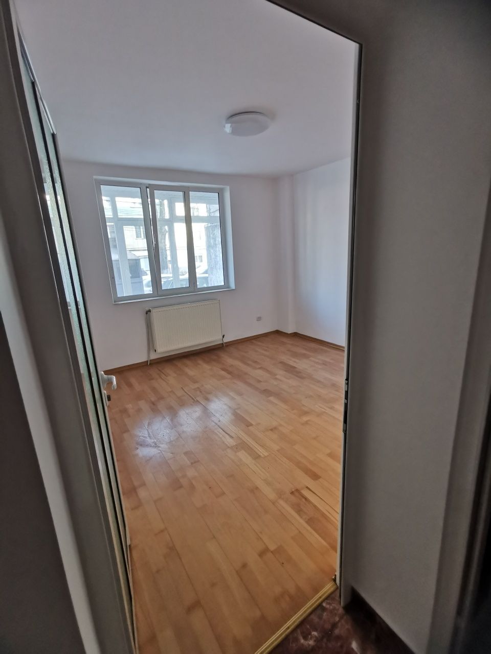 Inchiriez spatiu comercial / birouri