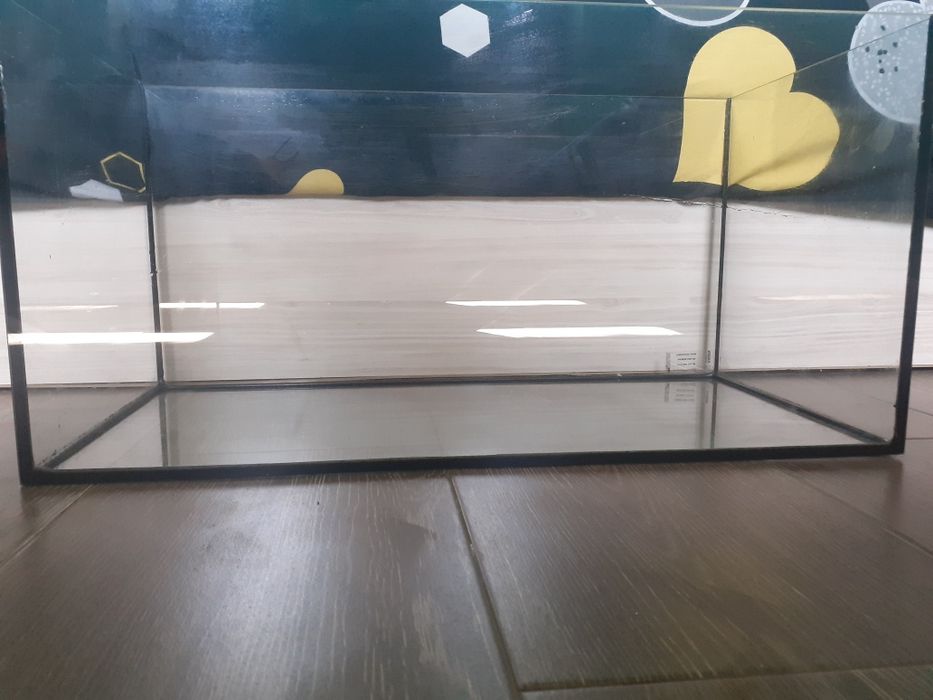 Acvariu 50 litrii+toate accesoriile necesare. Preț 300lei negociabil.