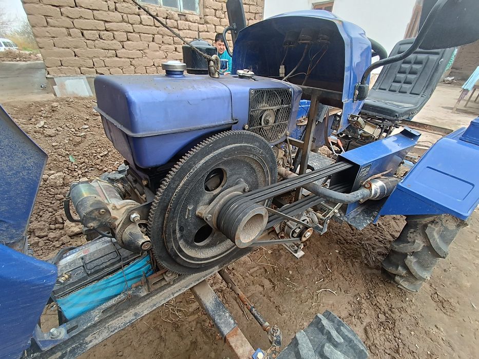 Mini traktor sotiladi