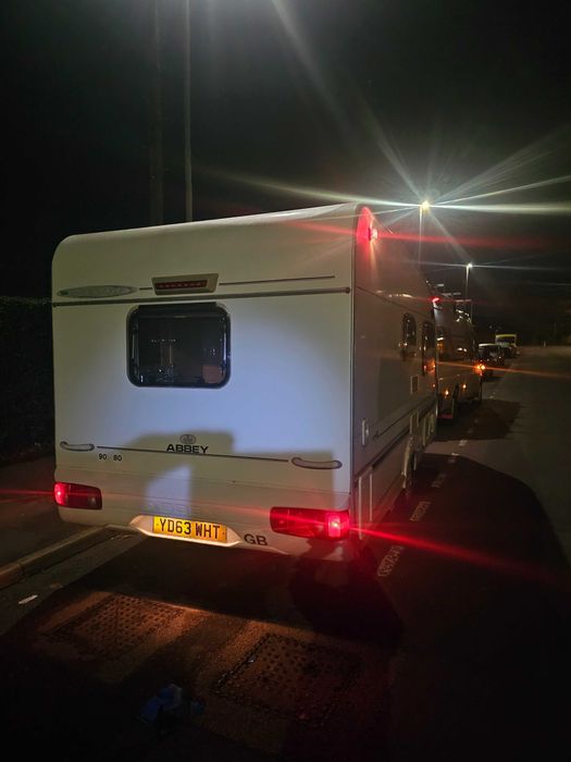 Продавам каравана в прекрасно състояние 2004 г.