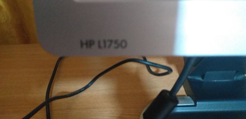 Monitor rotativ  HP L 1750,  17 inch