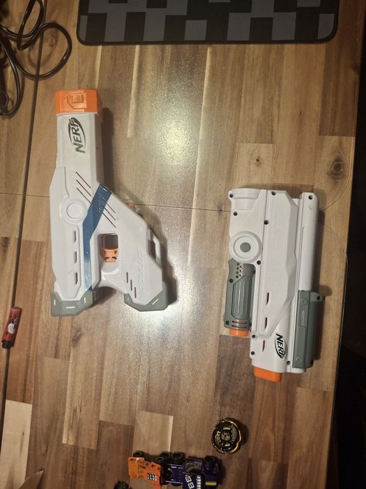 Нерф бластер играчка