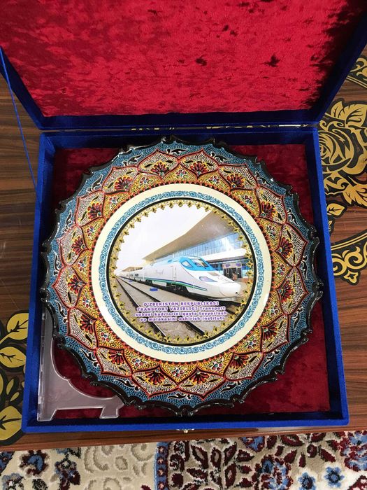 rasm tushirilgan laganlar