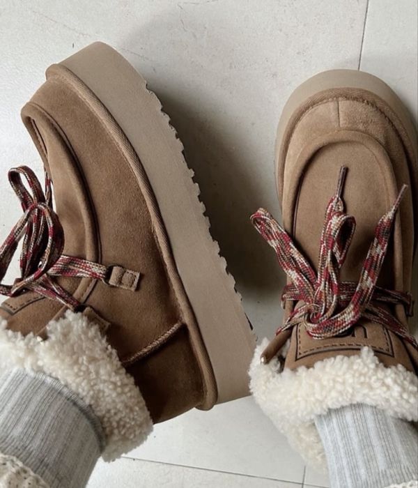 Продам угги новые женские