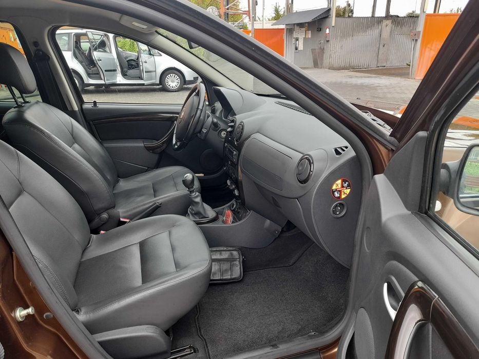 Duster Laureat 1.6 16 valve- 6 Trepte- 4x4
