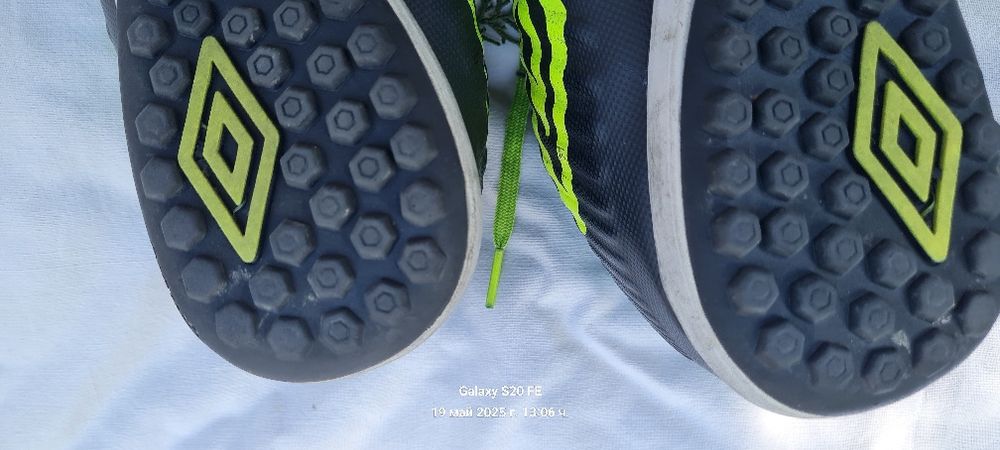 Футболни обувки umbro 43 номер