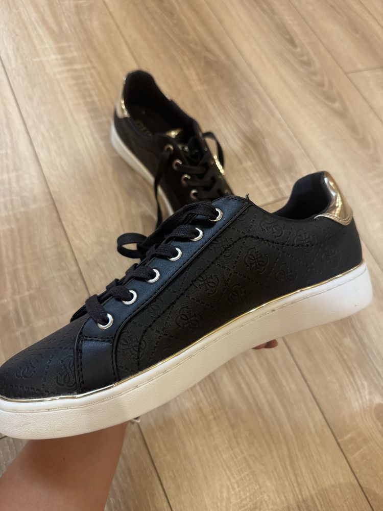 Маратонки Guess нови