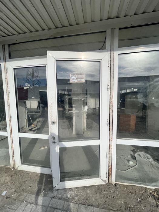 Алюминиевый дверь