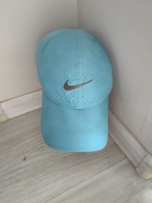 Подарявам шапка найк