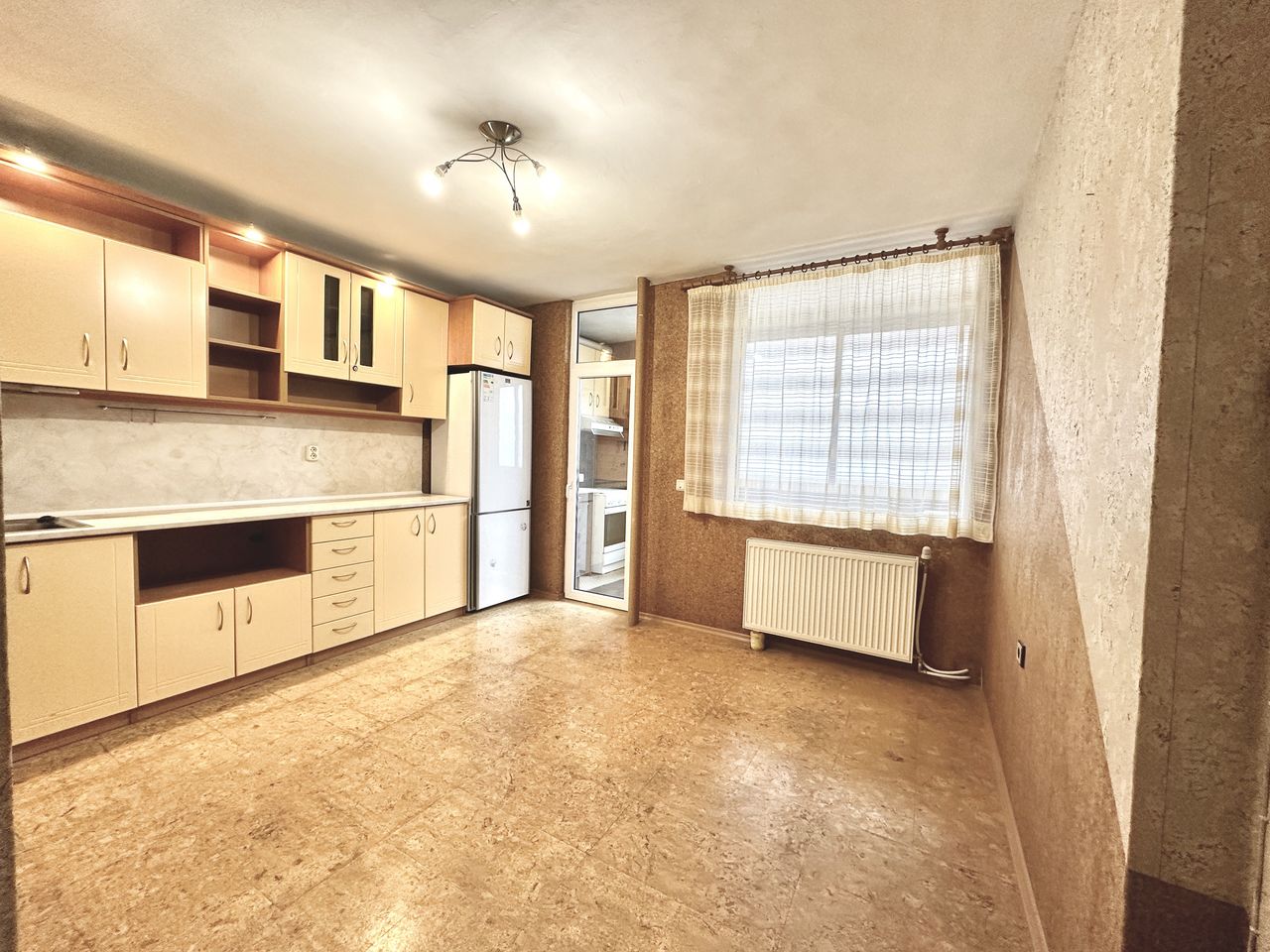 Продава се Четиристаен апартамент в Велико Търново, Картала - 110 кв.м за 982 €/кв.м - Снимка #16
