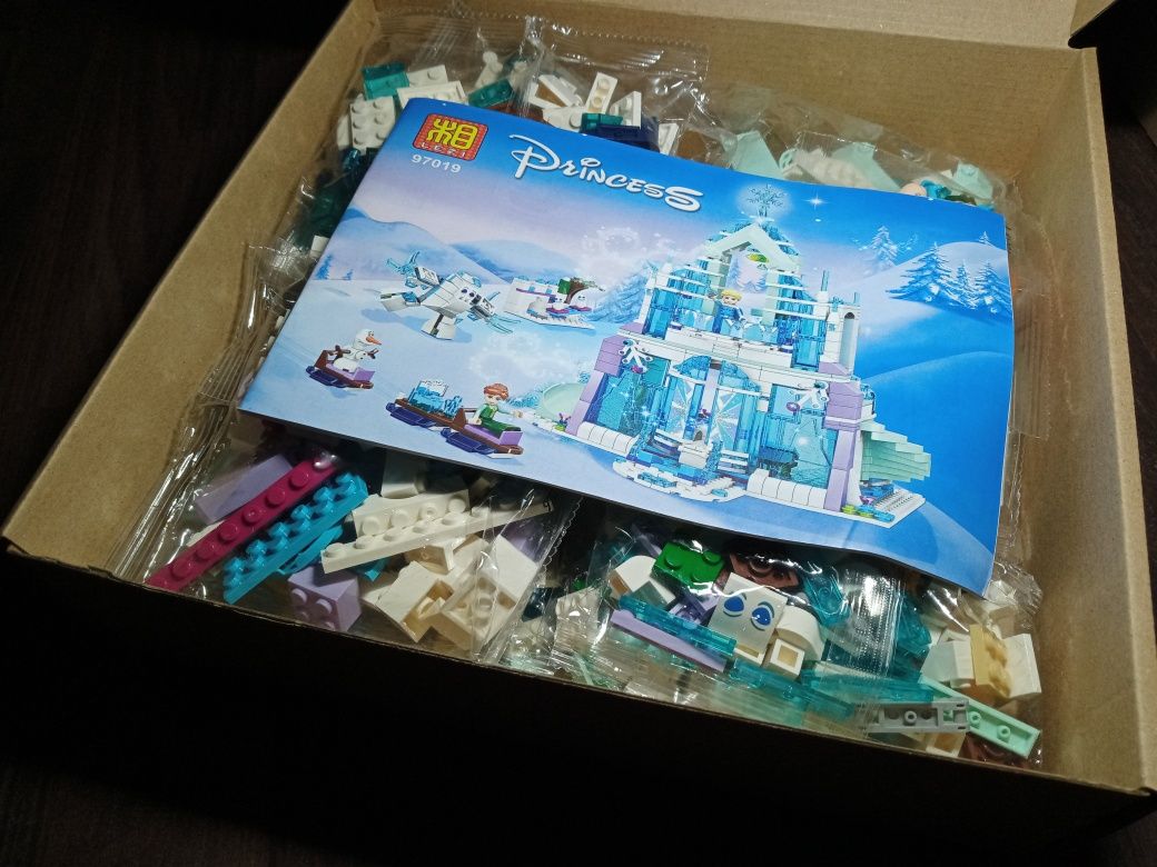 Tip lego Disney Castel Frozen Elsa Palatul Magic Gheata 43172