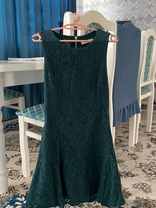 Платья от MANGO темно-зеленый цвет