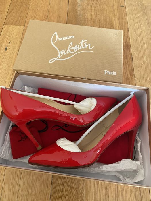 Красные лаковые туфли Louboutin
