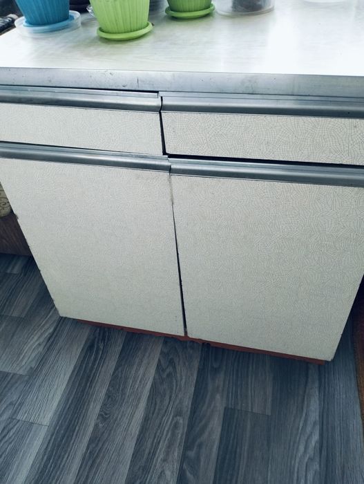 Продам Кухонный стол