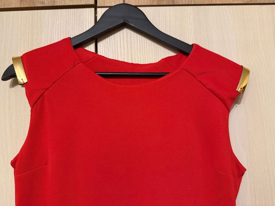 Червена рокля за парти