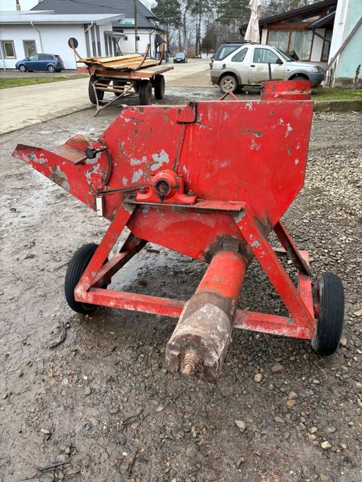 Moara cu ciocanele dupa tractor