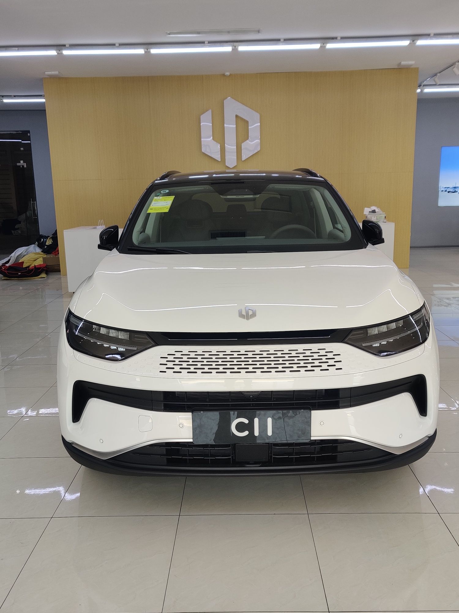 LEAPMOTOR C11. 300km Hybrid dop opsia