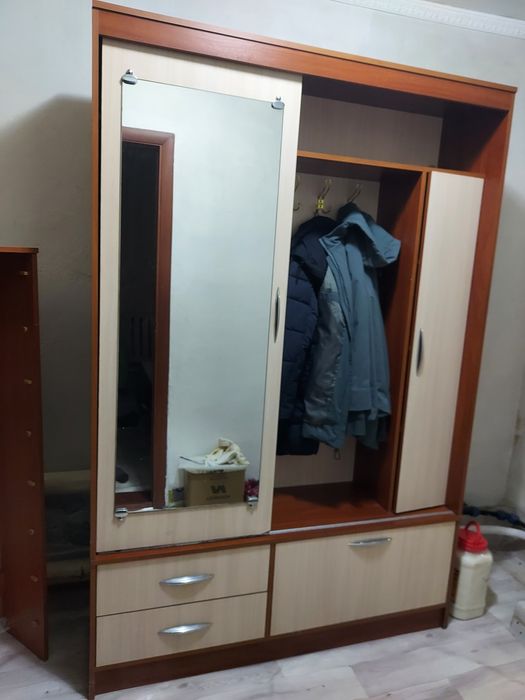 Продам прихожку очень вместительеая