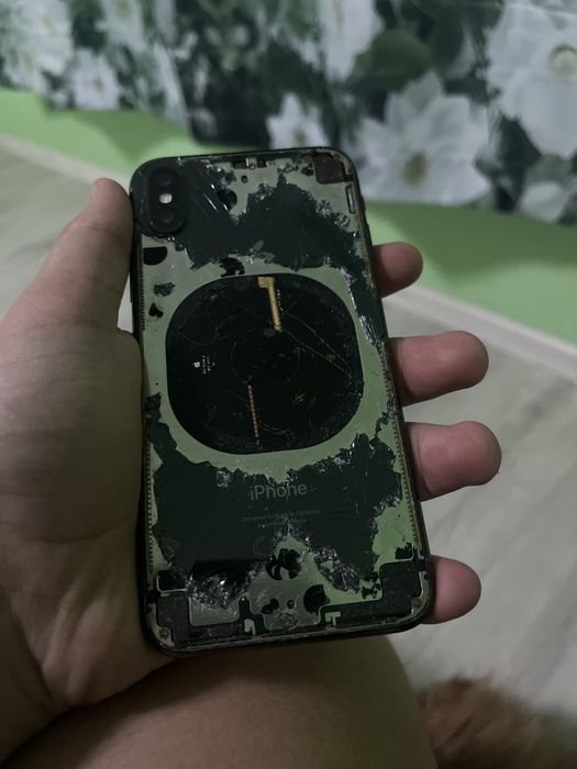 Като нов Iphone 10 64GB. Също така търся бартер за плейстейшън 4,5