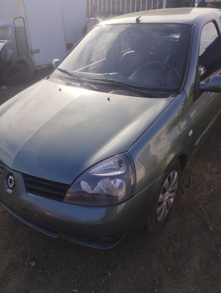 Dezmembrez Renault Clio simbol 2009 1.5dci euro 4