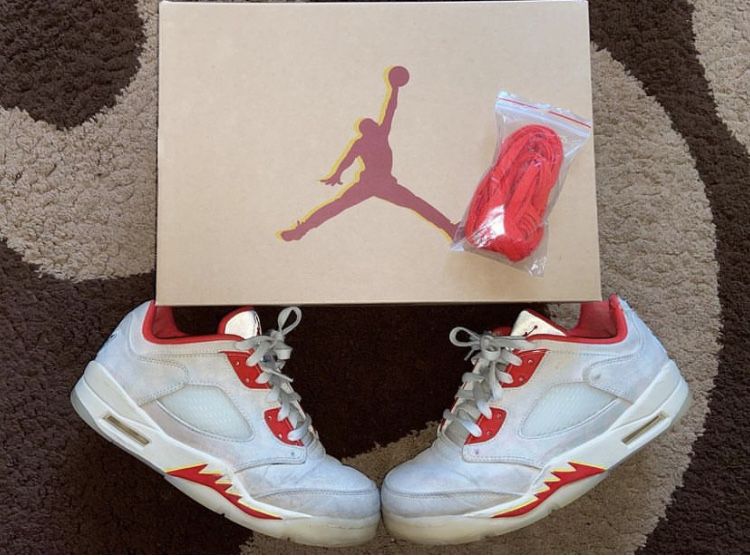 Vând Jordan 5 Retro Low