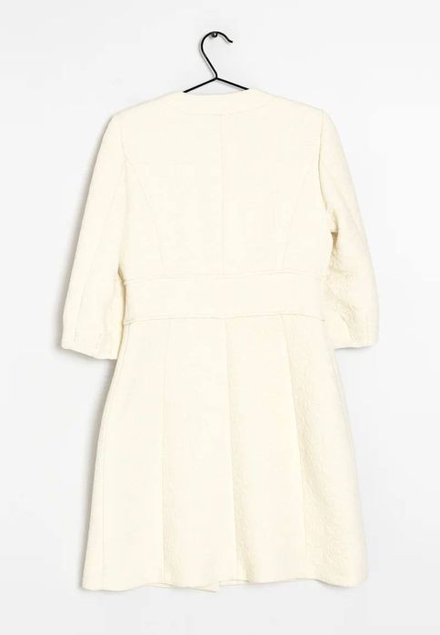 Легкое кремовое пальто-платье