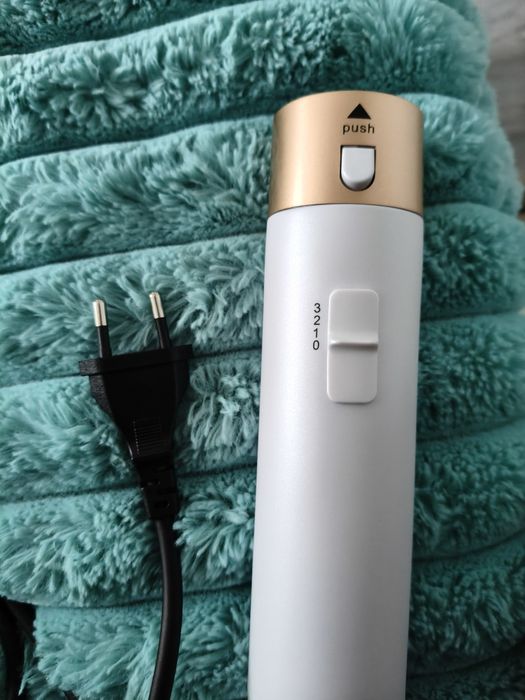 Uscător de păr cu 5 accesorii