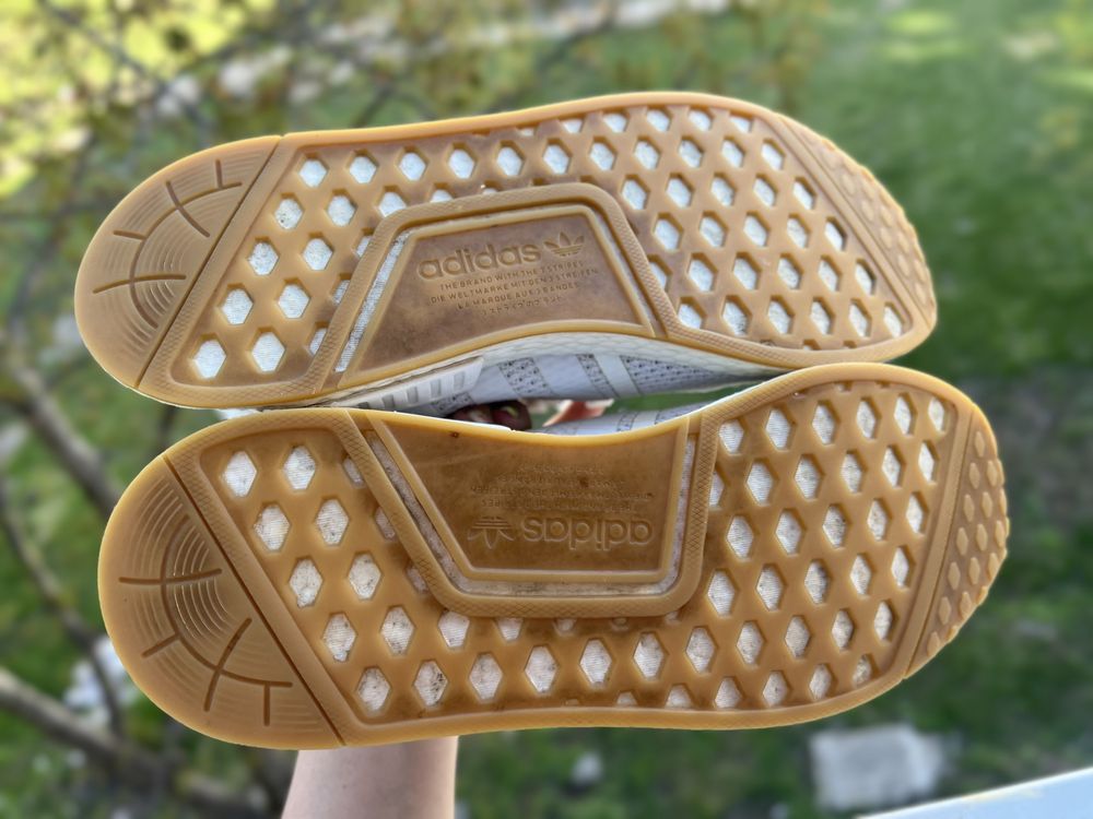 .Adidas NMD R1 "Gum Sole — номер 44 2/3