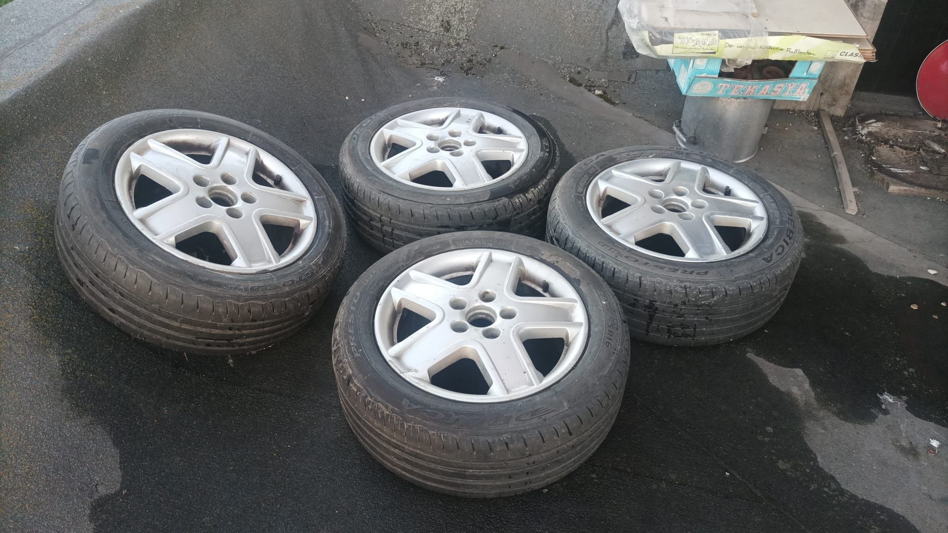 Genți de aluminiu și anvelope Debica 205/55R16