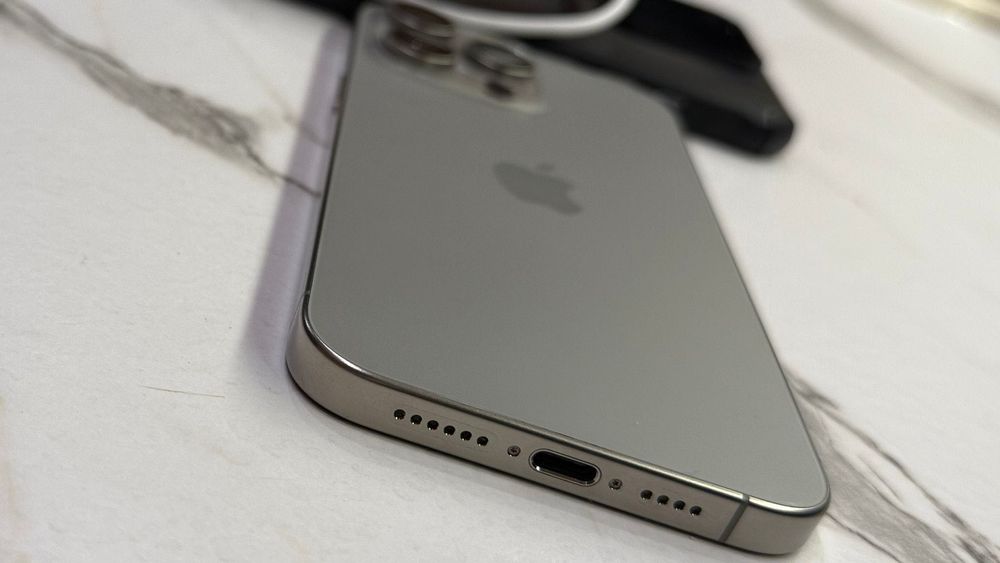 Продавам iPhone 15 Pro Max 256GB – Отлично състояние