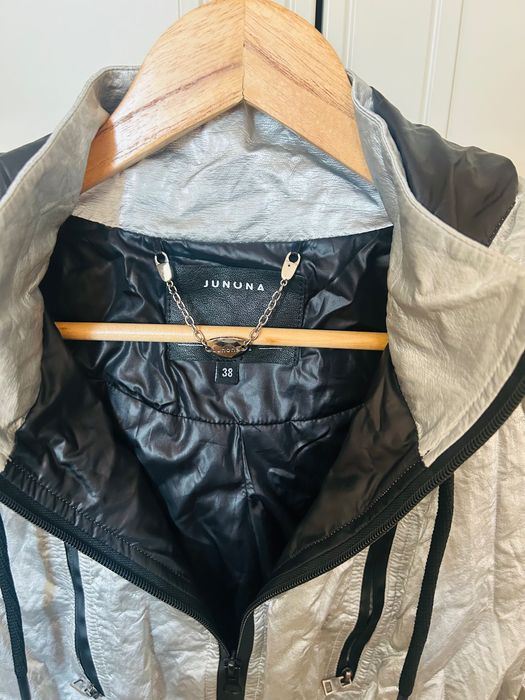 Сребристо  яке Junona