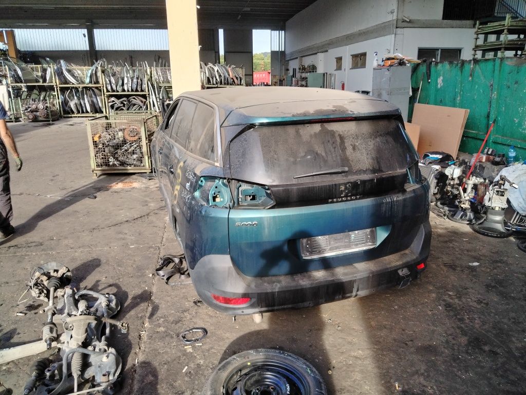 Пежо/Peugeot 5008 2020г