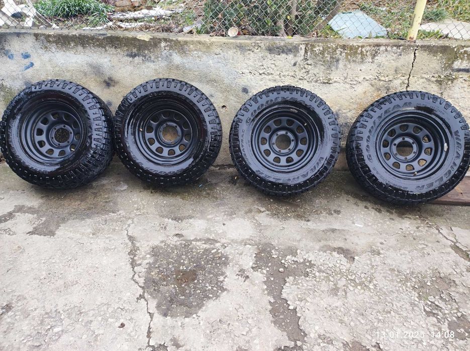 Продавам гуми Wrangler DuraTrac 265х70х16 (31х10.5х16) с джанти (-)