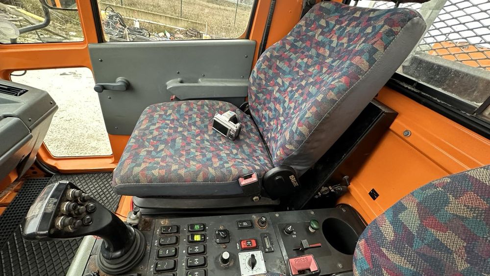 Пълен оргинал , всичко работи перфектно.