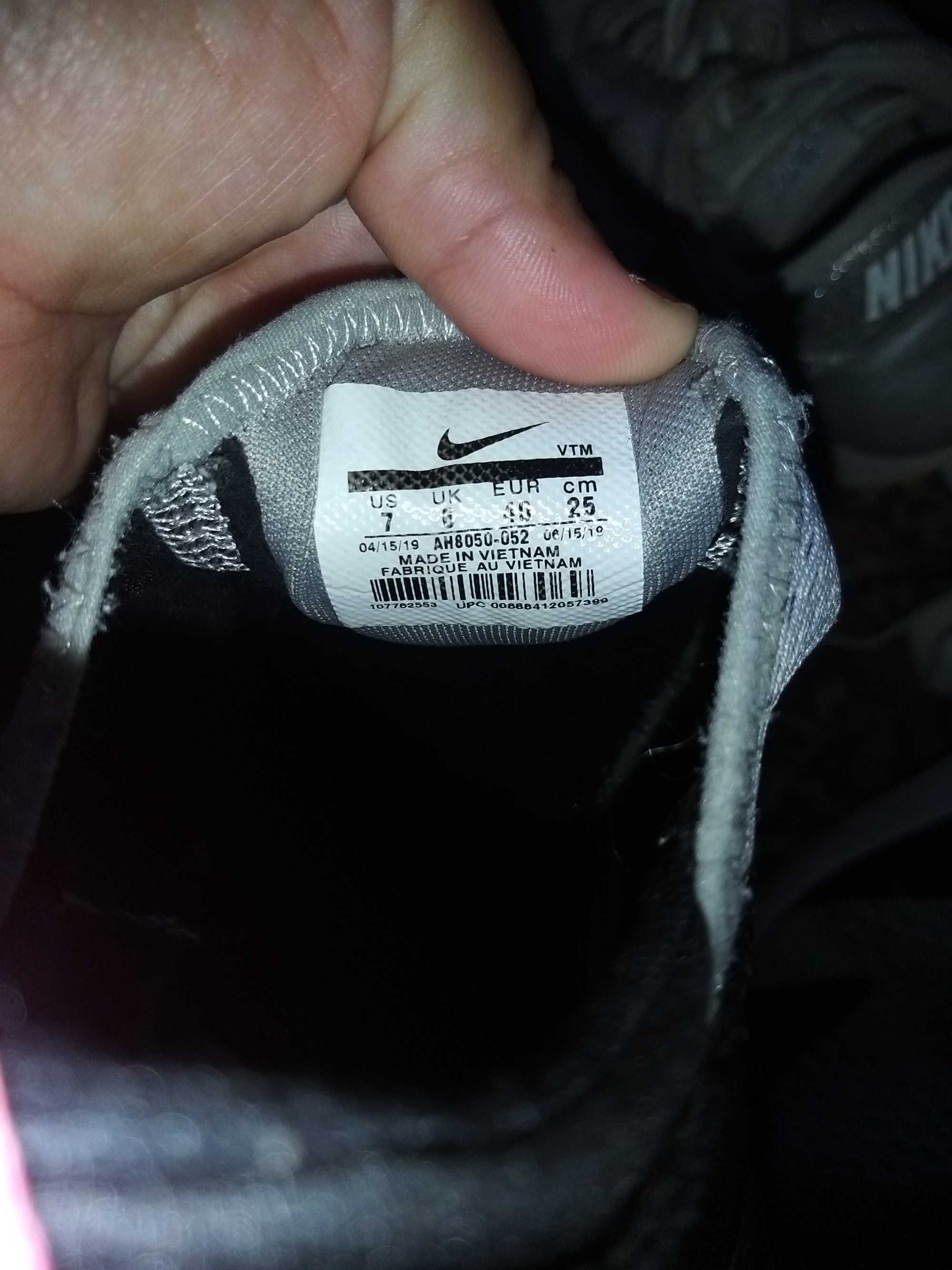 Дамски маратонки Nike