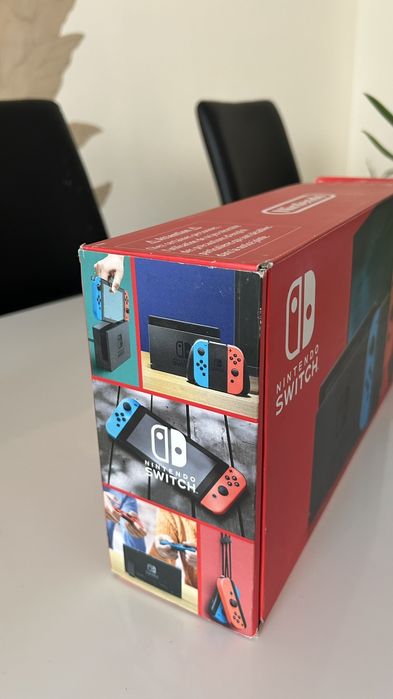 Nintendo Switch – Red & Blue (конзола + комплект аксесоари)

Продавам