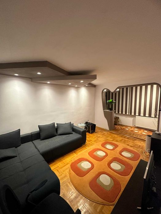Inchiriere apartament 3 camere Giurgiu, zona Policlinica, decomandat