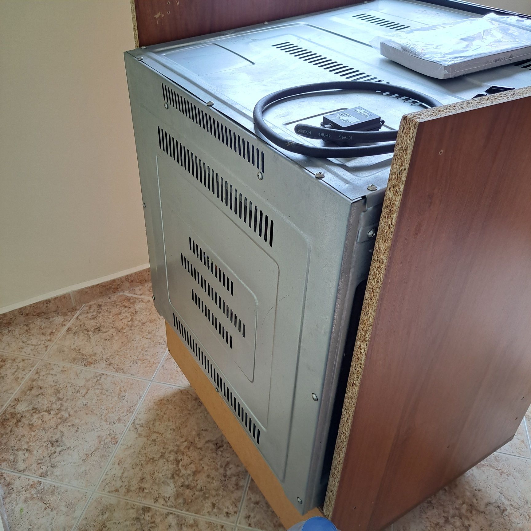 Фурна за вграждане 2 KW Pyramis с шкаф