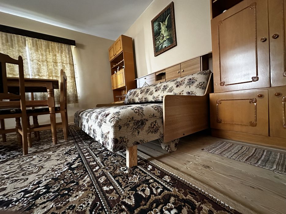 Mobilă veche 'tineret'