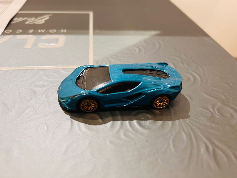 Hot Wheels Lamborghini Sián метална количка 1:64
