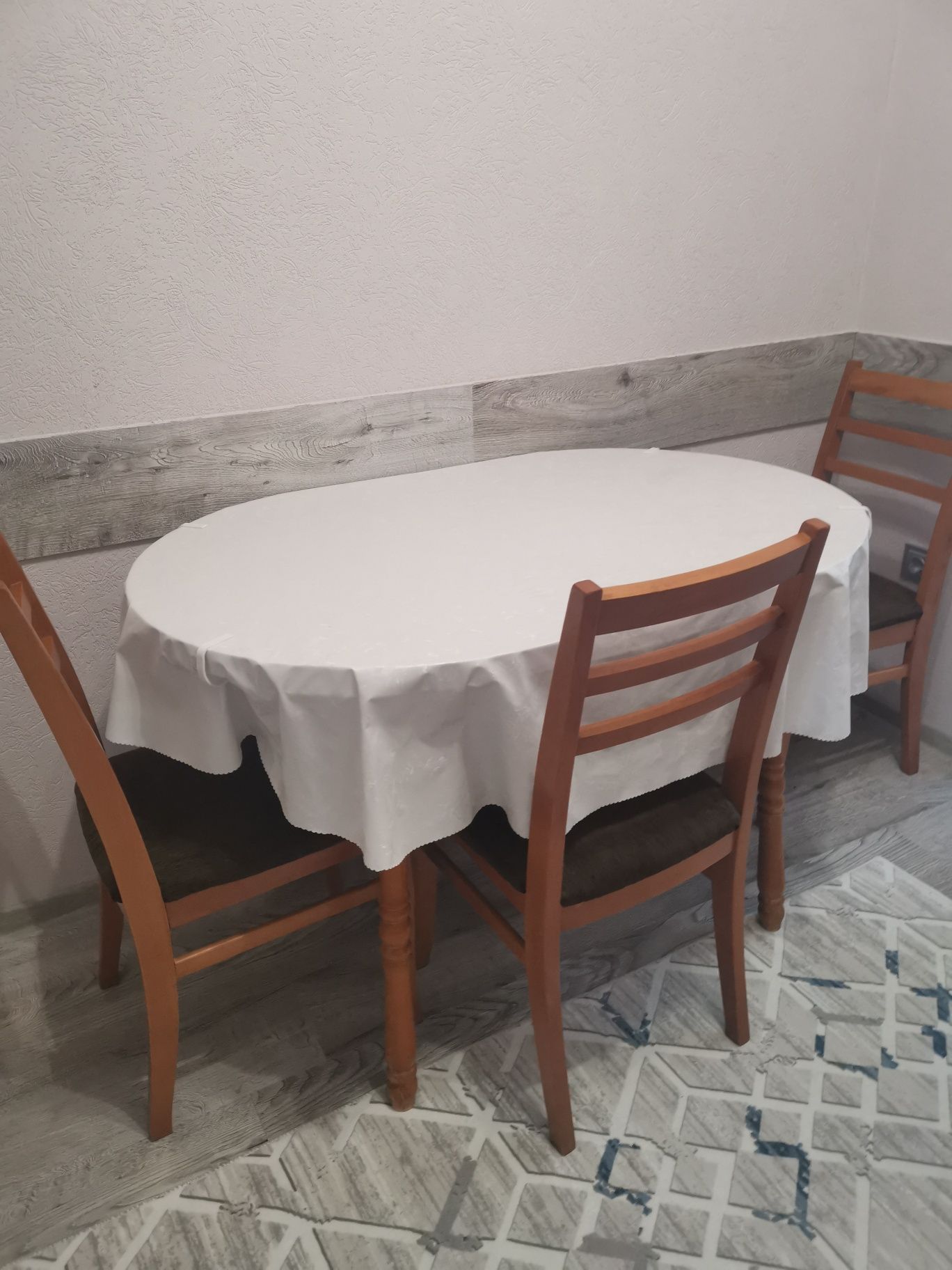 Масата и столове