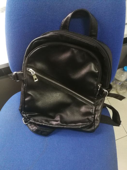 Продавам дамска чанта от естествена кожа