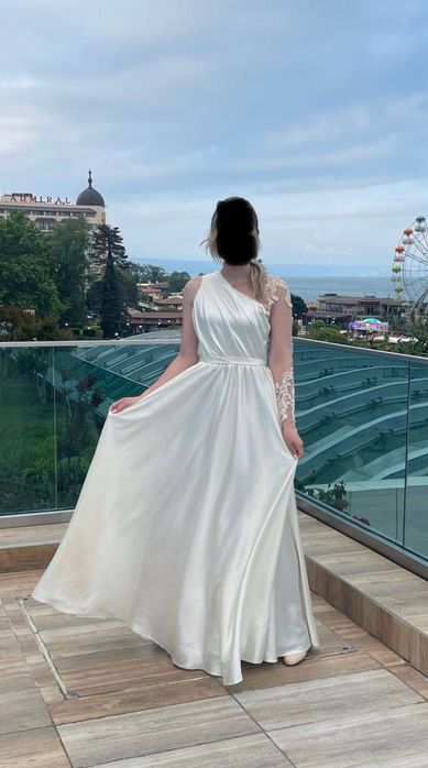 Бална рокля бяла-бежова