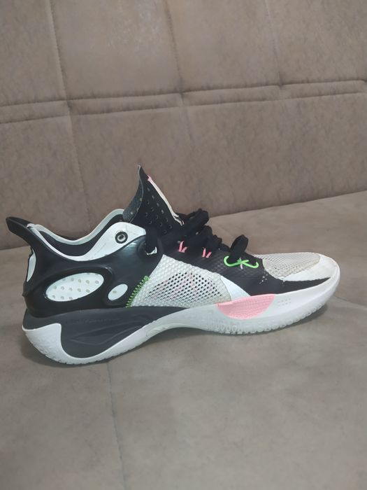 Баскетбольные кроссовки, Lining Fission 8
